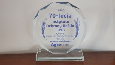 Statuetka Agro Profil z okazji 70-lecia IOR-PIB 1